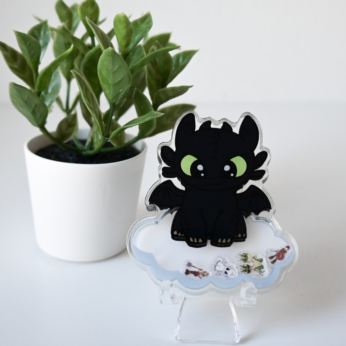 HOW TO TRAIN YOUR DRAGON THEMED ACRYLIC SHAKER BADGE REEL