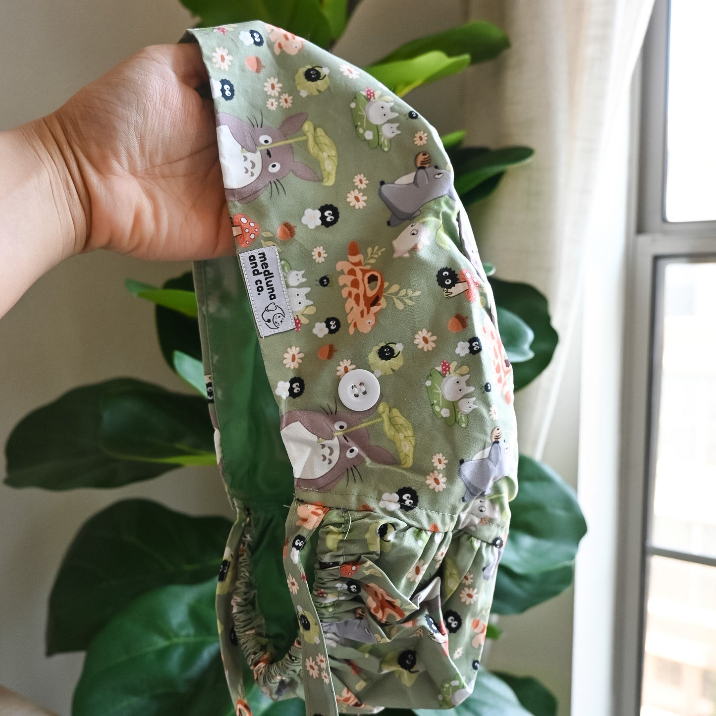 MY NEIGHBOR TOTORO - GREEN TOTORO WITH FRIENDS SATIN LINED PONYTAIL SCRUB CAP
