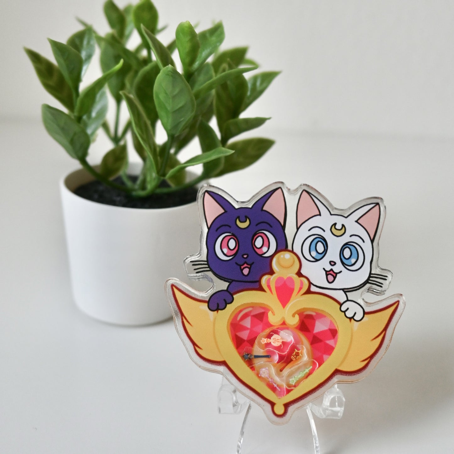 SAILOR MOON THEMED ACRYLIC SHAKER BADGE REEL