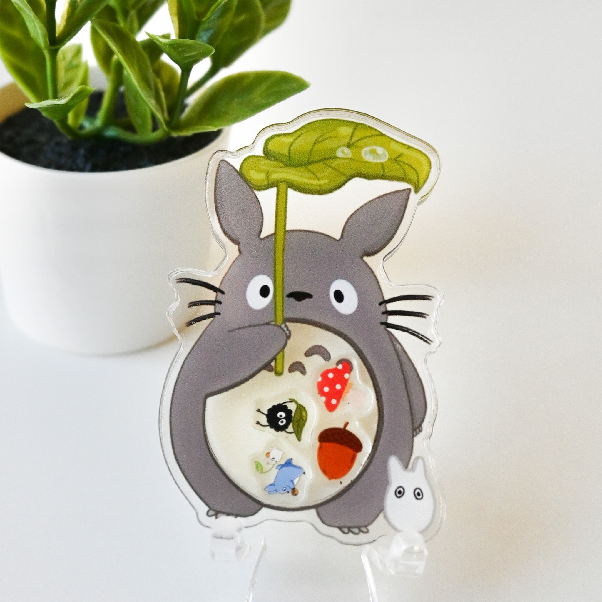 MY NEIGHBOR TOTORO - GREEN LEAF WITH ITEMS ACRYLIC SHAKER BADGE