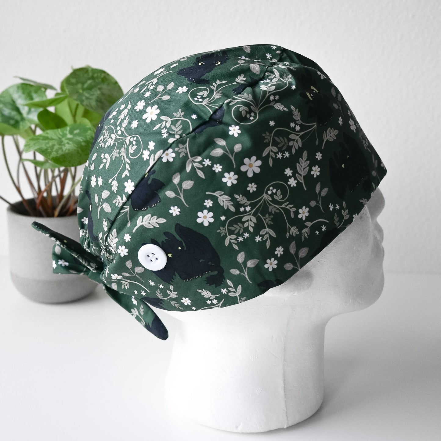 HOW TO TRAIN YOUR DRAGON - TOOTHLESS THEMED SATIN LINED REGULAR SCRUB CAP